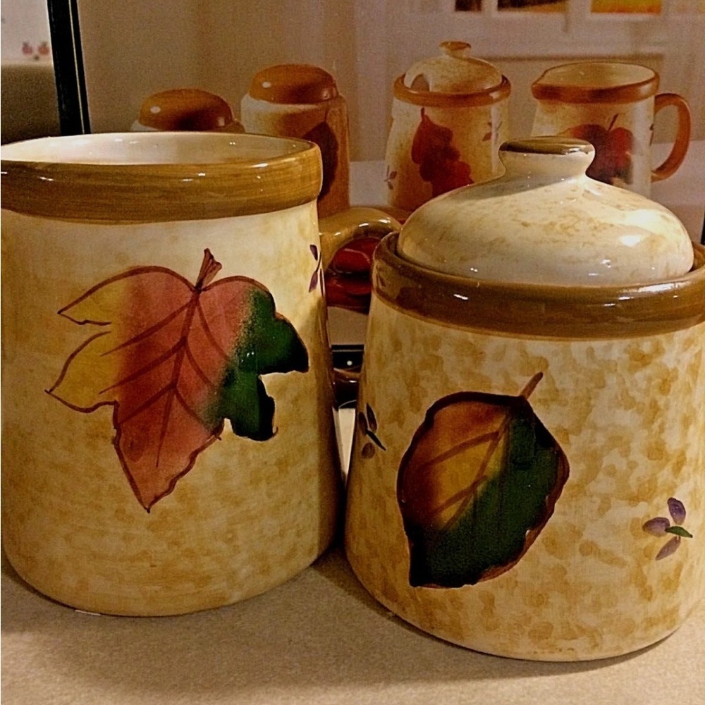 Hobby Lobby Harvest Leaf Design Serving Set - Cream and Red - Picture 6 of 6